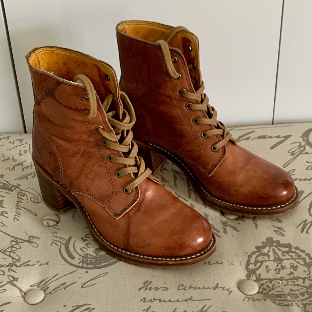 ✨RARE Frye Sabrina 6G Laced Combat Ankle Boots Size 7.5